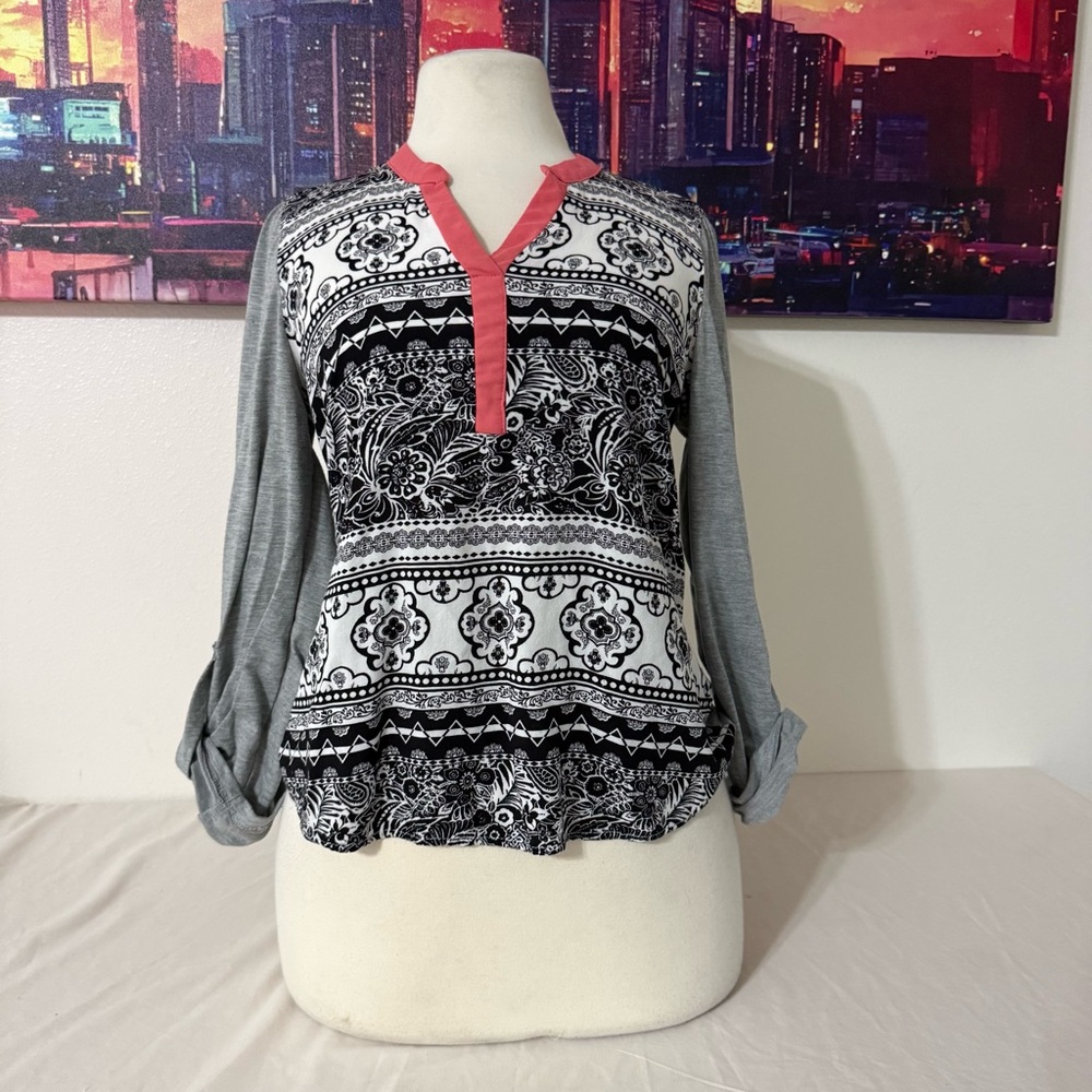 Elegant Black and White Floral Top with Pink Trim